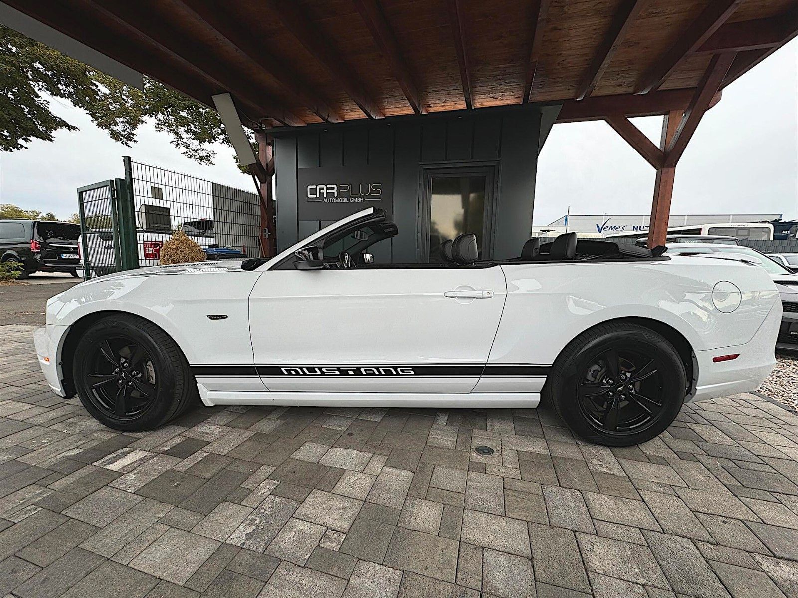 Fahrzeugabbildung Ford Mustang 3.7 GT V6 Cabrio Automatik Premium *LED*