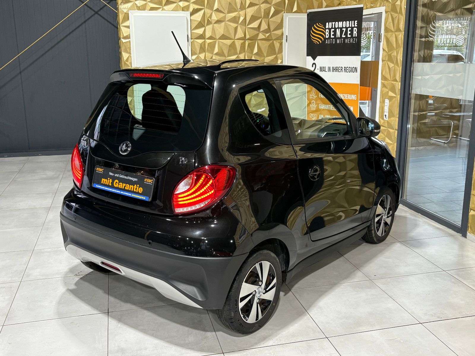 Fahrzeugabbildung Elaris PIO/KAMERA/APPLE/KLIMA/2-SITZ/AUTOMATIK