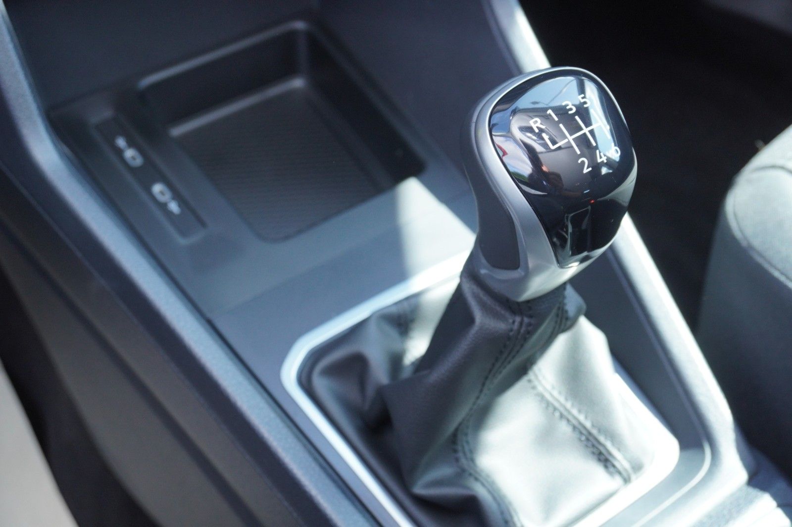 Fahrzeugabbildung Volkswagen Caddy 1,5 TSI Klima ACC Navi Sitzheizung uvm.