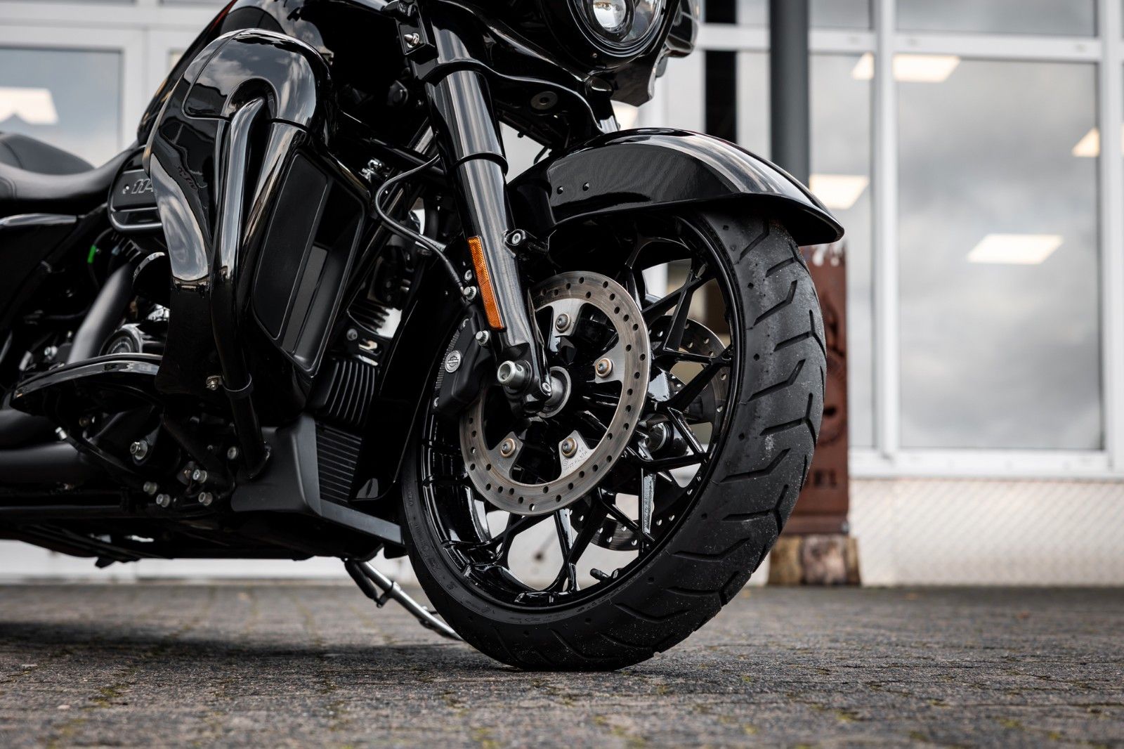 Fahrzeugabbildung Harley-Davidson STREET GLIDE SPECIAL 114 KESSTECH - LAST EDITION