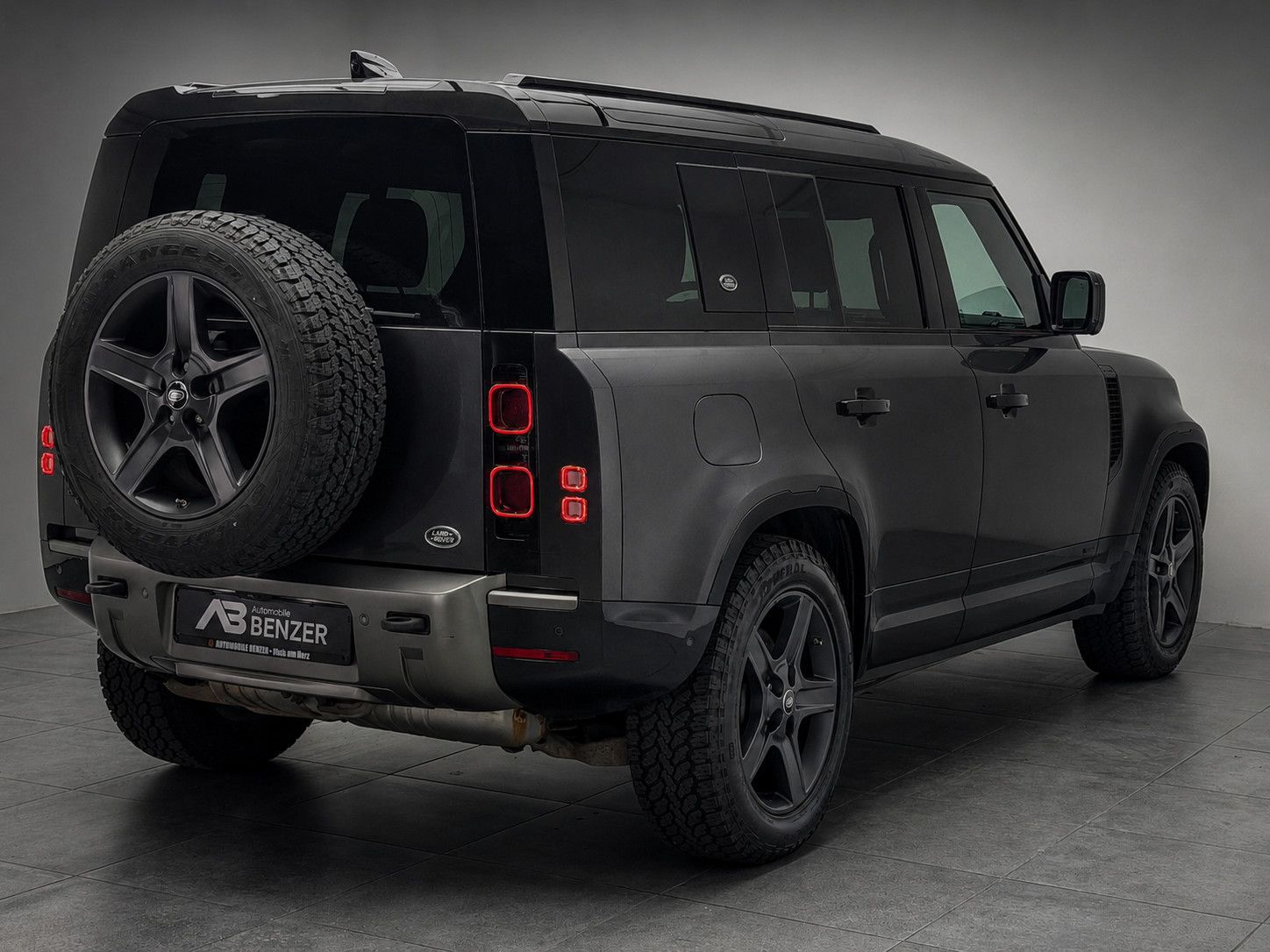 Fahrzeugabbildung Land Rover Defender 110 X-Dynamic SE/PANO/HUD/MERIDIAN