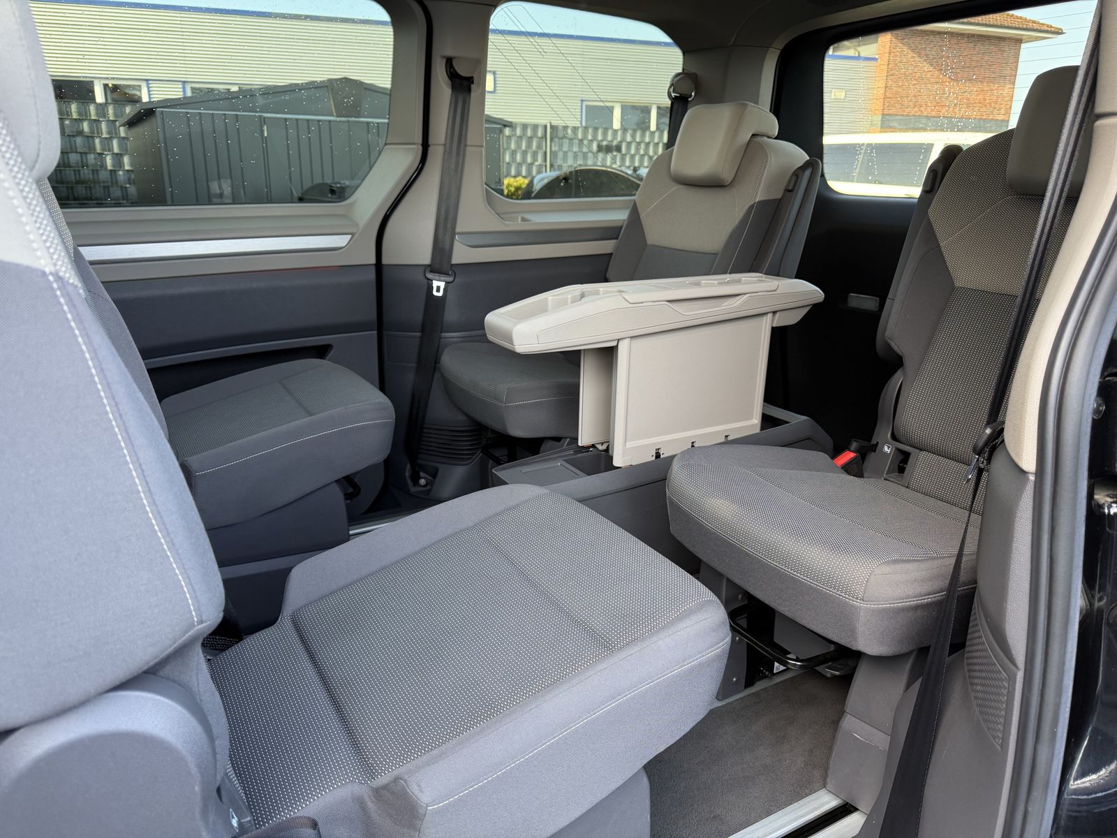 Fahrzeugabbildung Volkswagen T7 Multivan Energetic 6-Sitzer NAV+MATRIX+AHK+VC