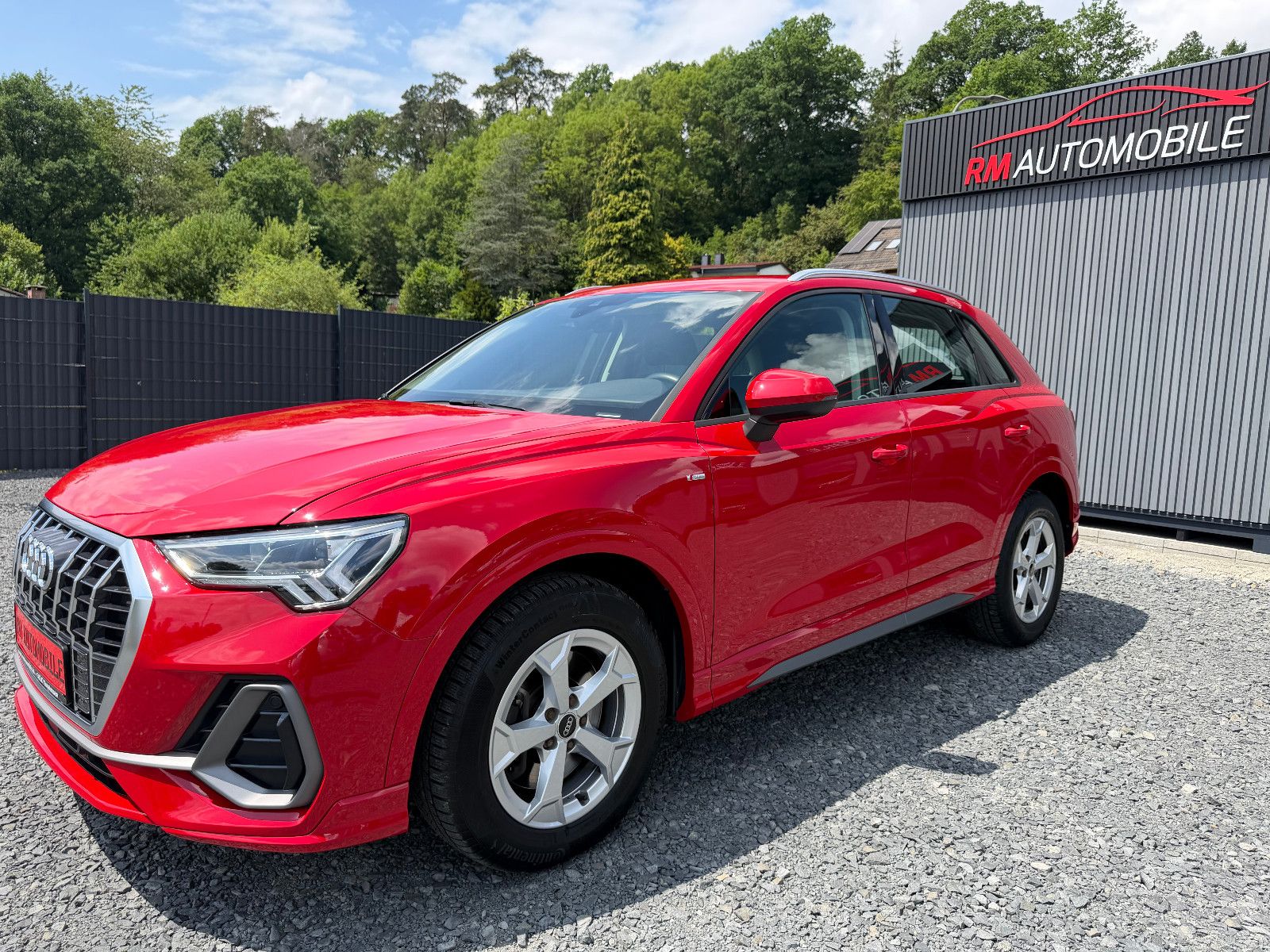 AUDI Q3 40 TFSI quattro S line NAVI/AHK/LED