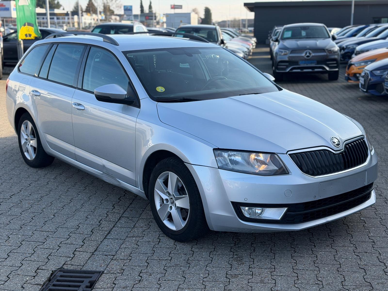 Skoda Octavia 2015 — rear view