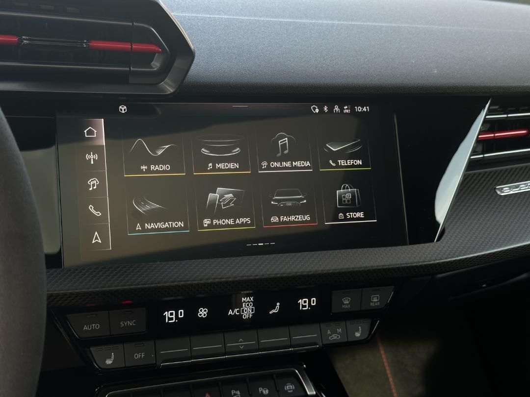 Fahrzeugabbildung Audi RS 3 Limousine 2.5 quattro W TFSI HUD,Kamera,LED