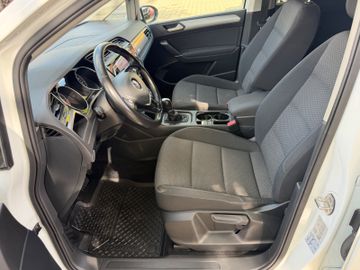 Volkswagen Touran - 10