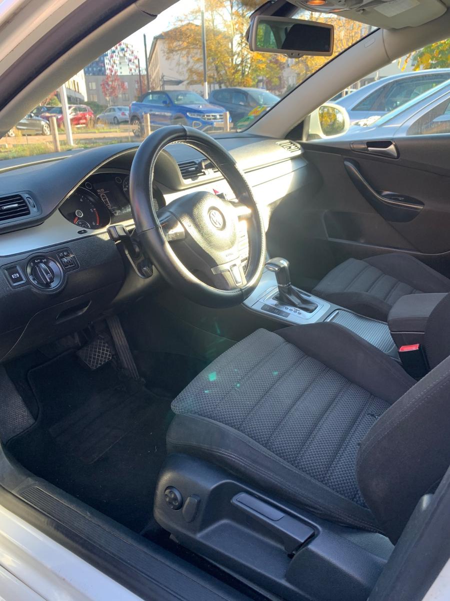 Volkswagen Passat 2009 — photo 11