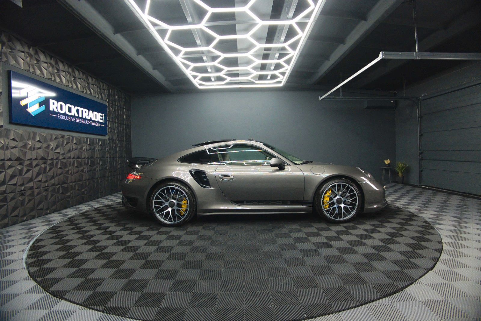 Fahrzeugabbildung Porsche 991 911 Turbo S Coupe Chrono+ | Ceramic | Carbon