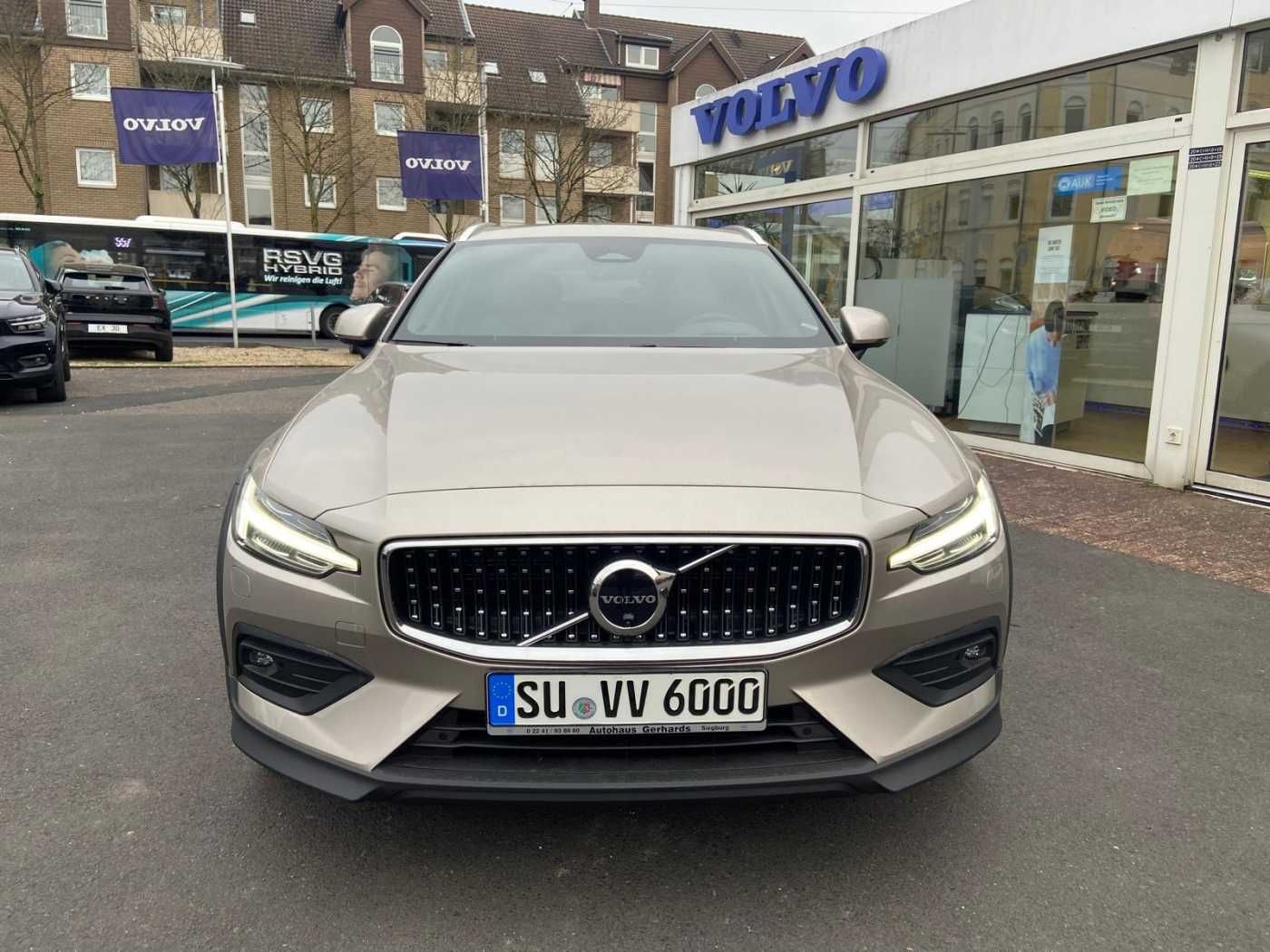 Volvo V60 CC B4 AWD Ultimate,Pano360°20''STH,HUD,SpSit foto 2
