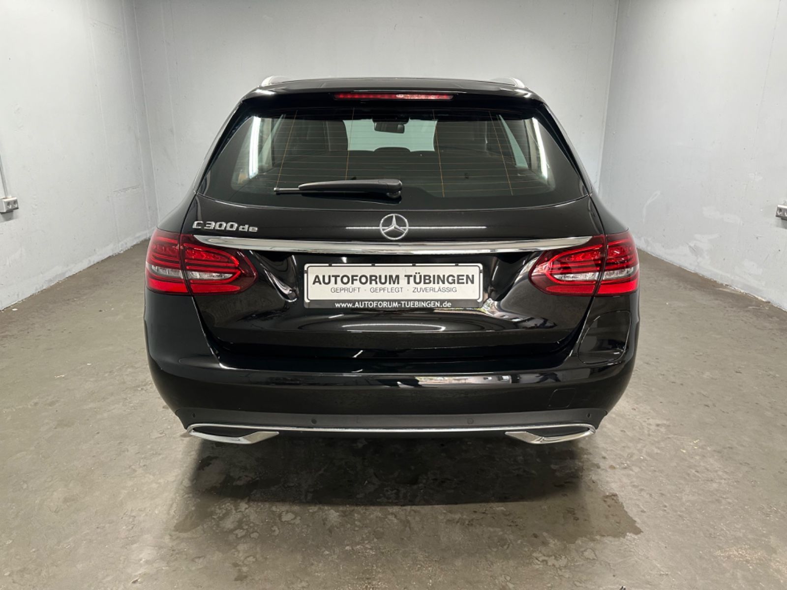 Fahrzeugabbildung Mercedes-Benz C 300 de T AVANTGARDE*DISTRO*HUD*PANO*360*AIRMAT