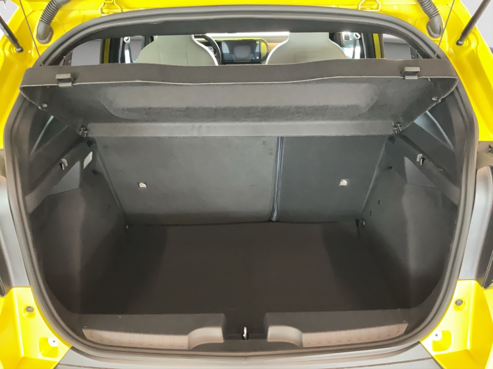 Fahrzeugabbildung Fiat Grande Panda Hybrid La Prima + Winterpaket