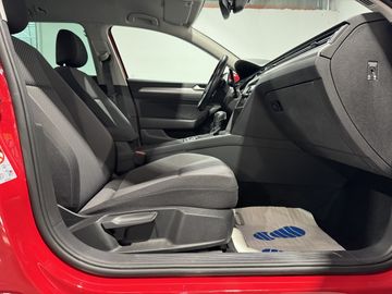 Volkswagen Passat - 8