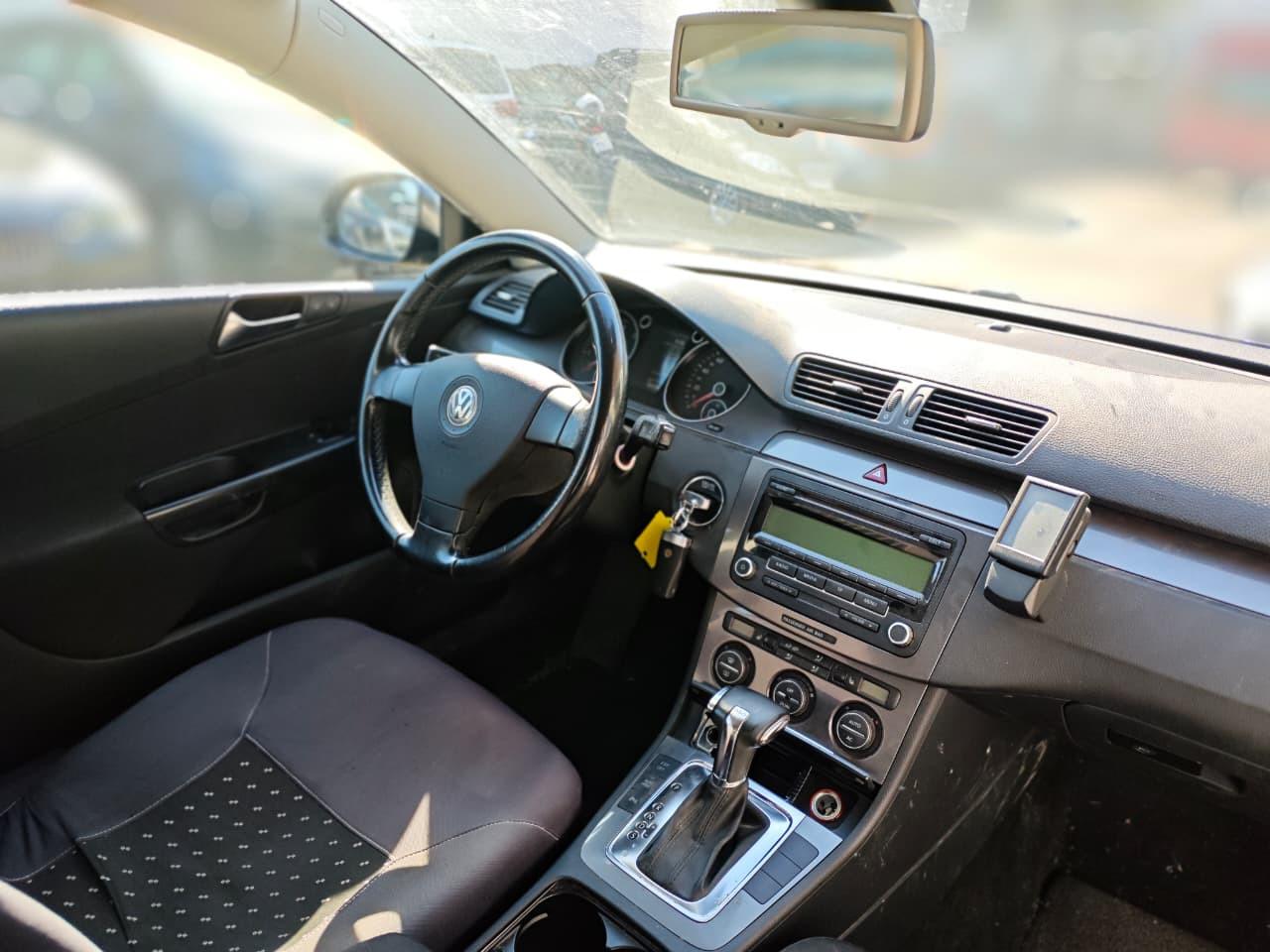 Volkswagen Passat 2009 — photo 14