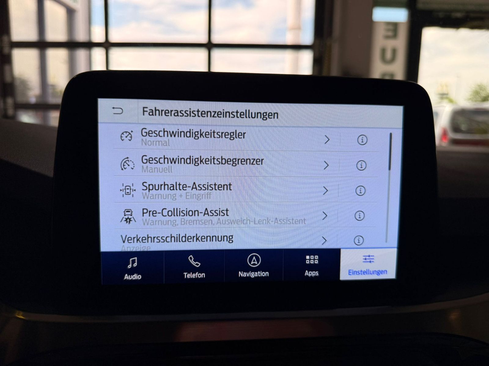 Fahrzeugabbildung Ford Kuga Titanium / NAVI / KAMERA / GEPFLEGT