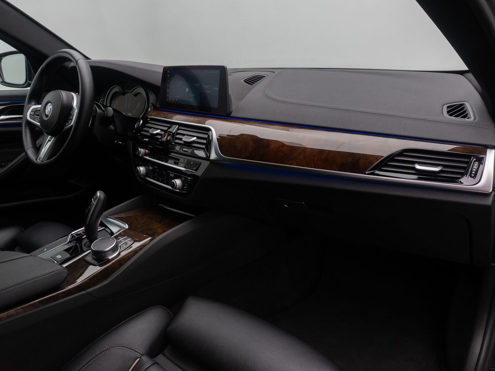 Fahrzeugabbildung BMW 540i xD LuxuryLine HUD Kamera HiFi Alarm Komfort