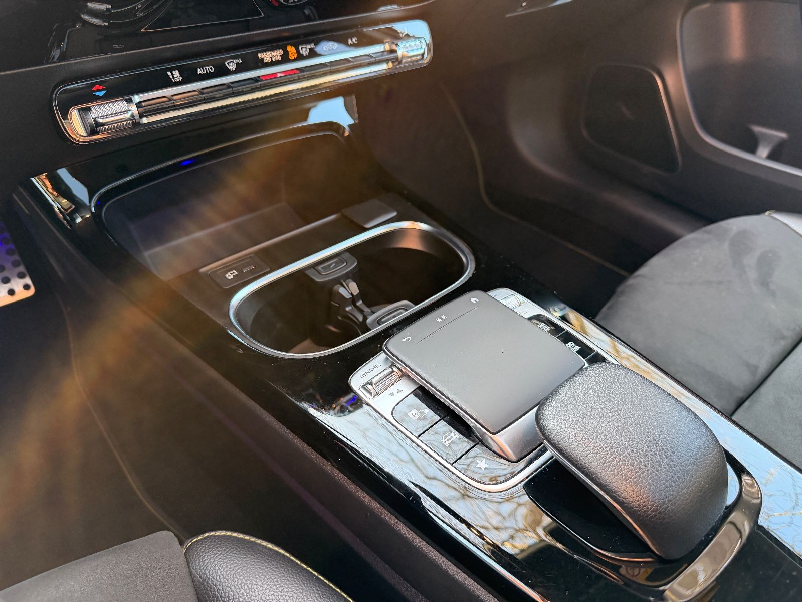 Fahrzeugabbildung Mercedes-Benz A 250 4Matic AMG Edition 1 JUNGESTERNE*PANO*MEMO