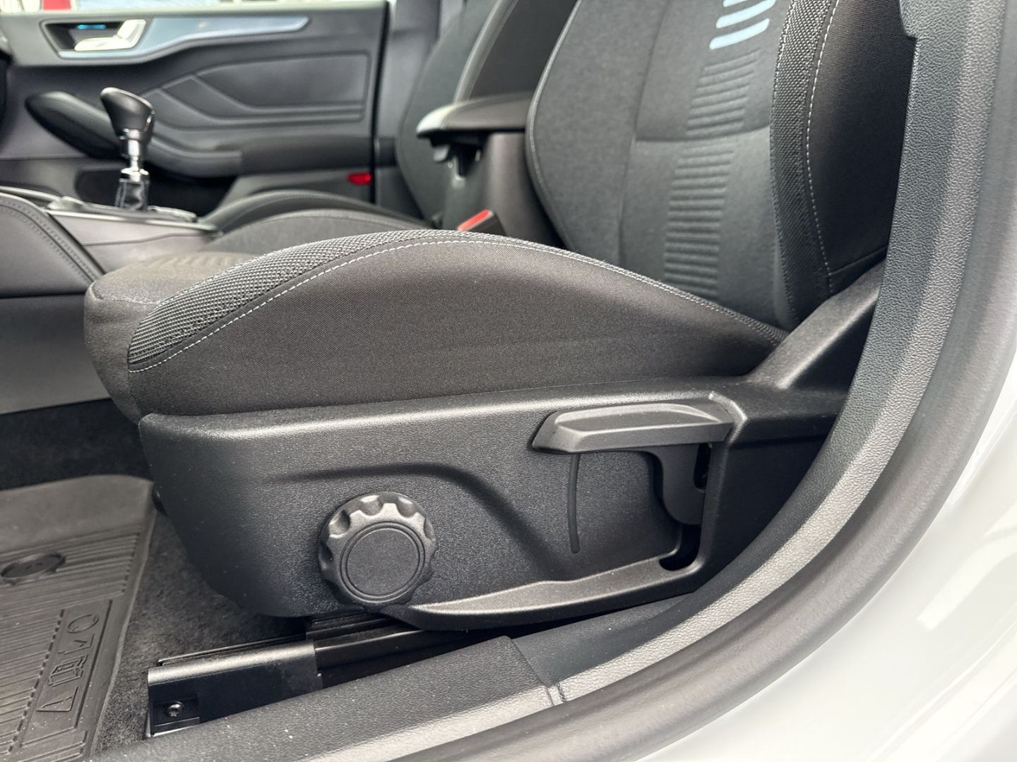 Fahrzeugabbildung Ford Focus Turnier Active X B&O Kamera Winterpaket