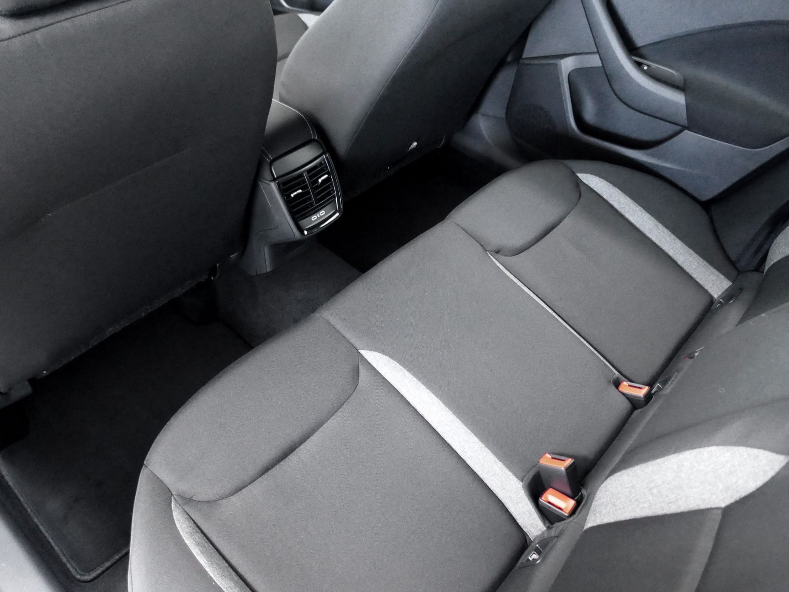 Fahrzeugabbildung SKODA Kamiq Essence 1.0 TSI DSG | LED PDC GRA App