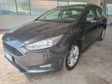 Ford Focus 1.5 TDCI AUTOMATICO / DA NEOPATENTATI - Ford Focus mit Halbautomatikschaltung