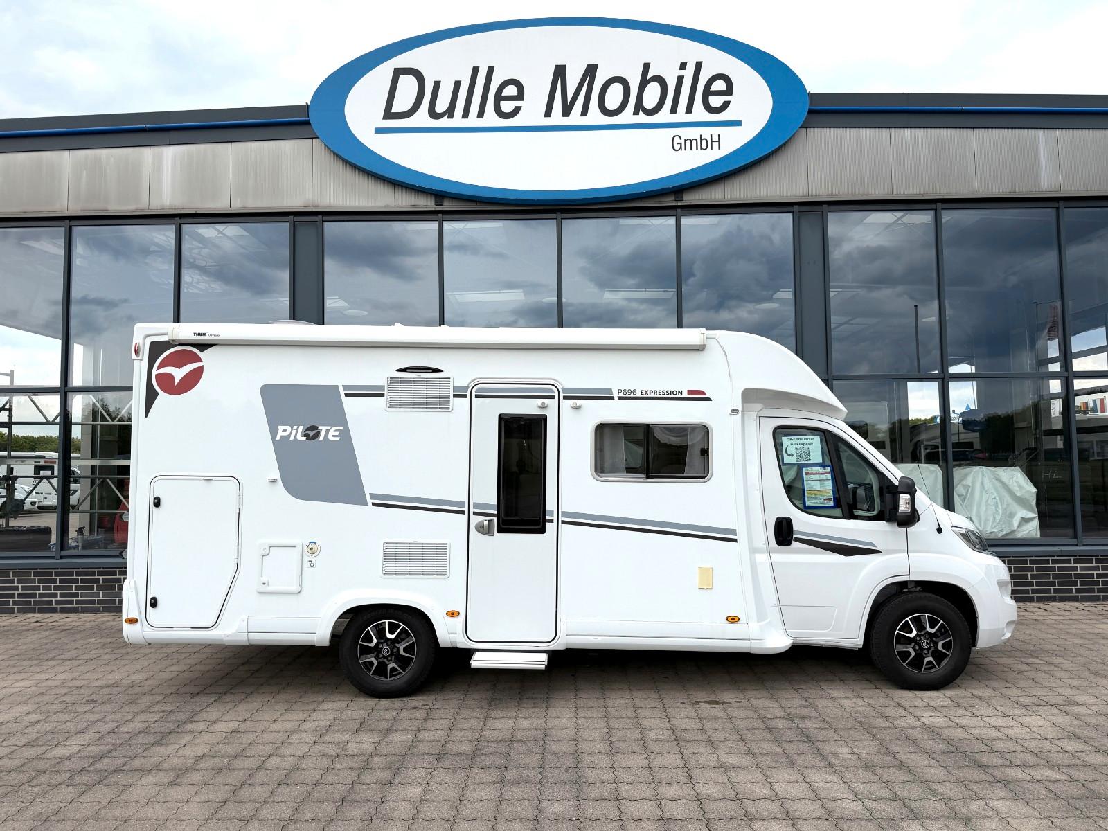 Pilote P 696 / 690 D * VOLLAUSSTATTUNG / RAUMWUNDER *
