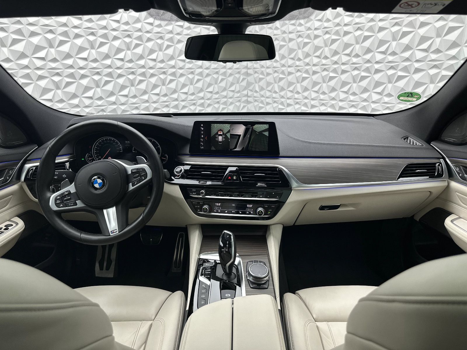 Fahrzeugabbildung BMW 630d GT XDR/M-PAKET/KEYL/AK-L/360°/PANO/HUD/H&K