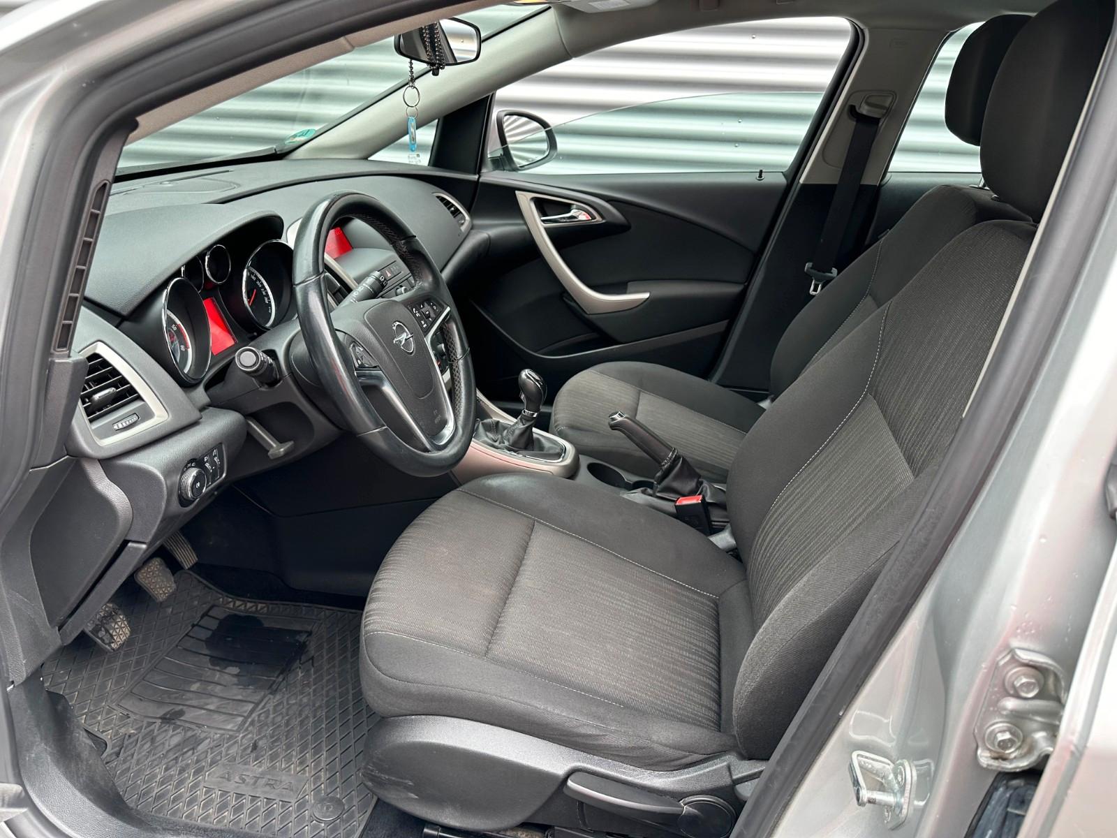 Opel Astra 2012 — photo 12