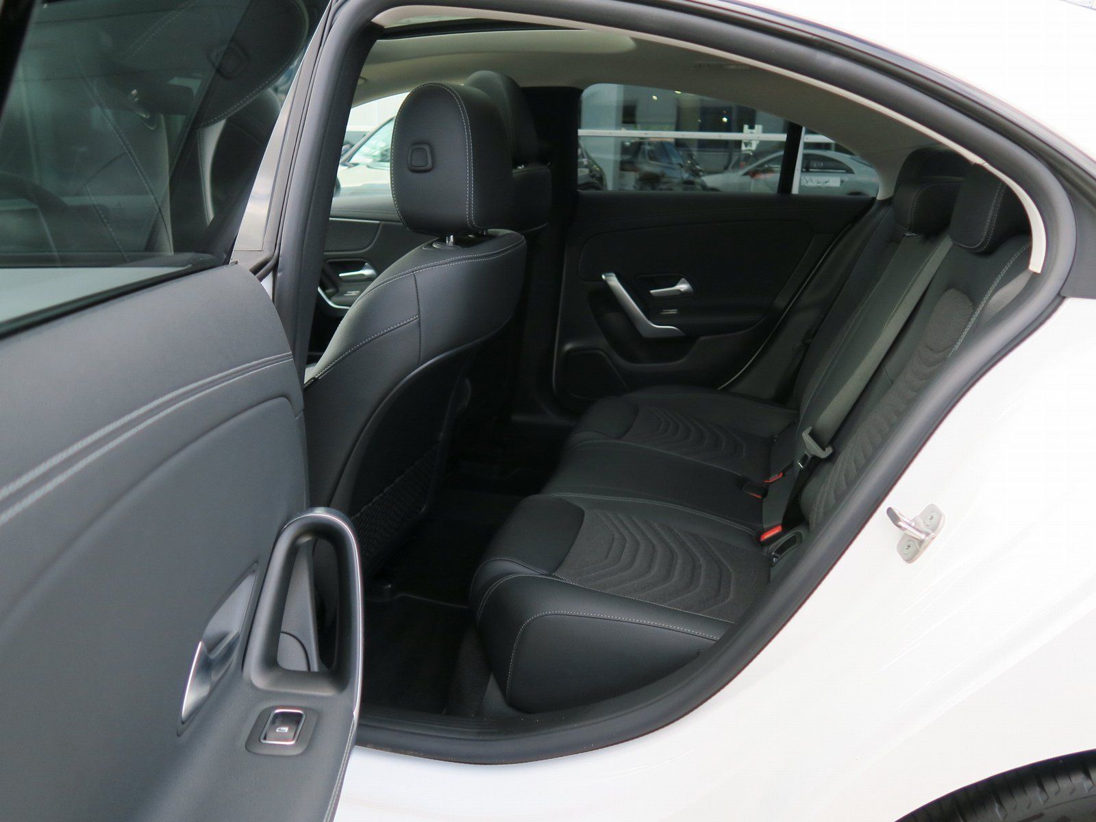 Mercedes-Benz CLA 180 Progressive Night-Paket Panorama Kamera foto 8