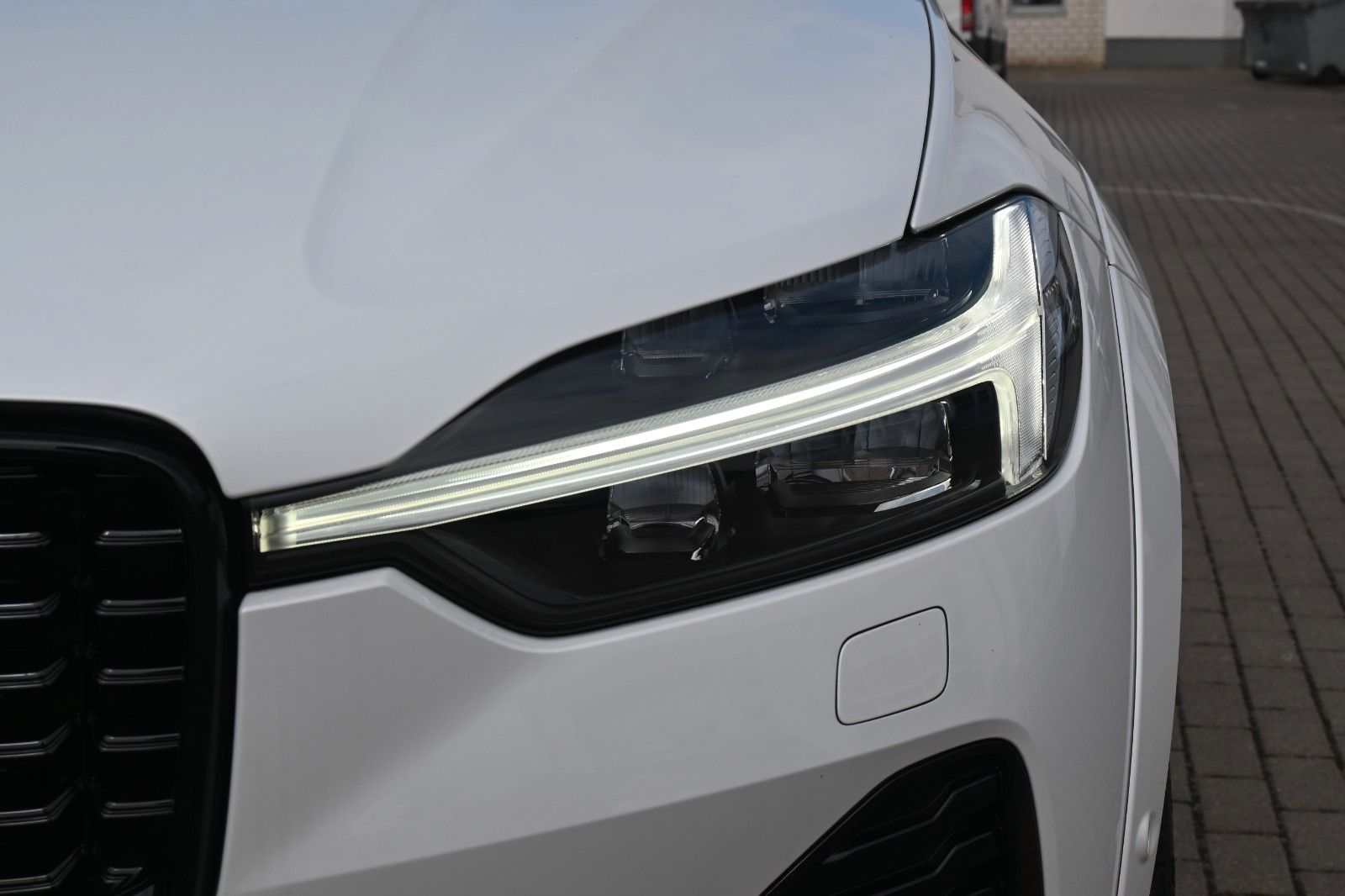 Fahrzeugabbildung Volvo XC60 B4 D AWD Ultimate Dark*STDHZG*LUFT*360°*ACC