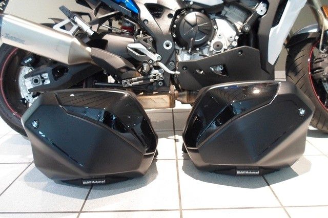 Fahrzeugabbildung BMW S1000XR mit Tourenkoffer