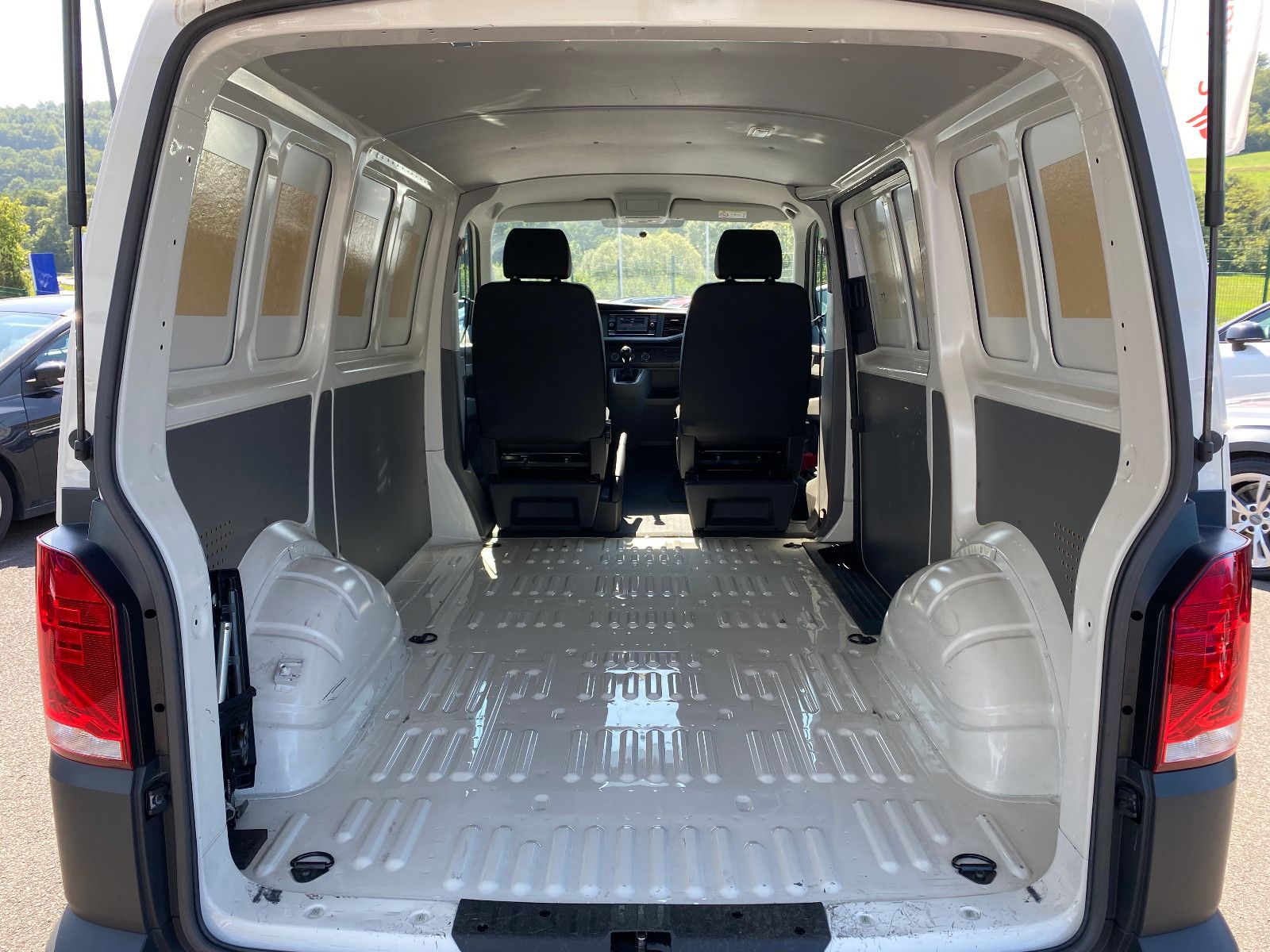 Fahrzeugabbildung Volkswagen T6.1 Transporter 2.0 TDI DAB Seitenwindassistent