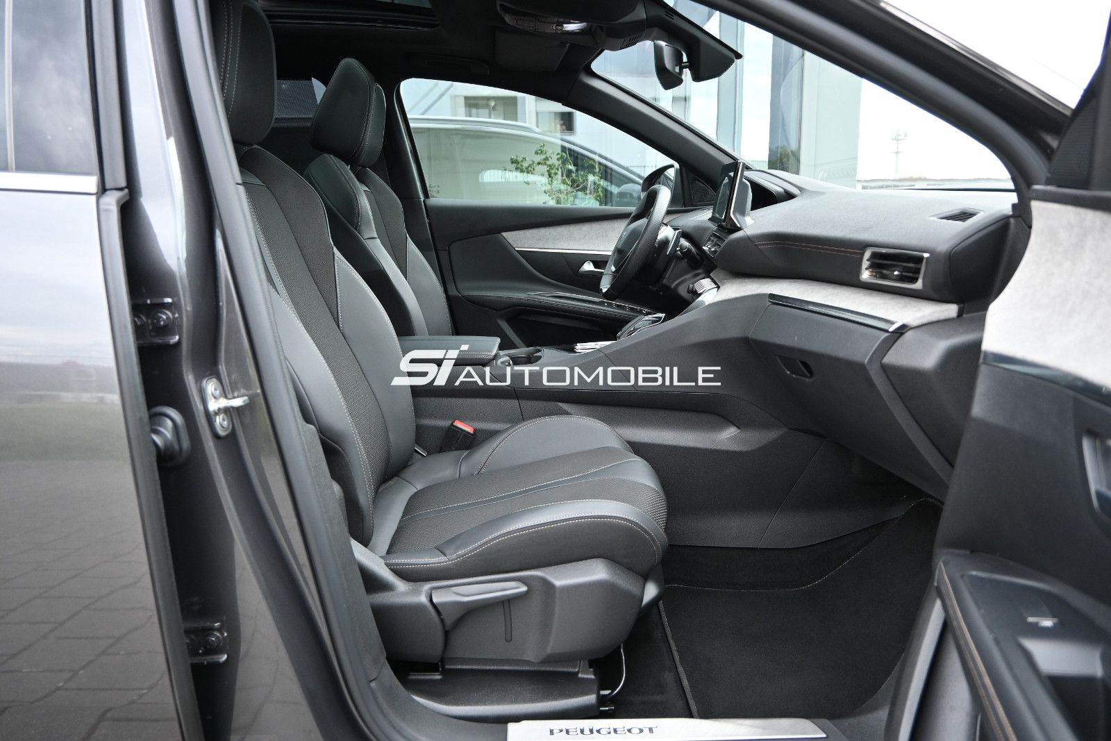 Fahrzeugabbildung Peugeot 5008 BlueHDi 130 GT °ACC°AHK°PANO°7-SITZE°ALARM°