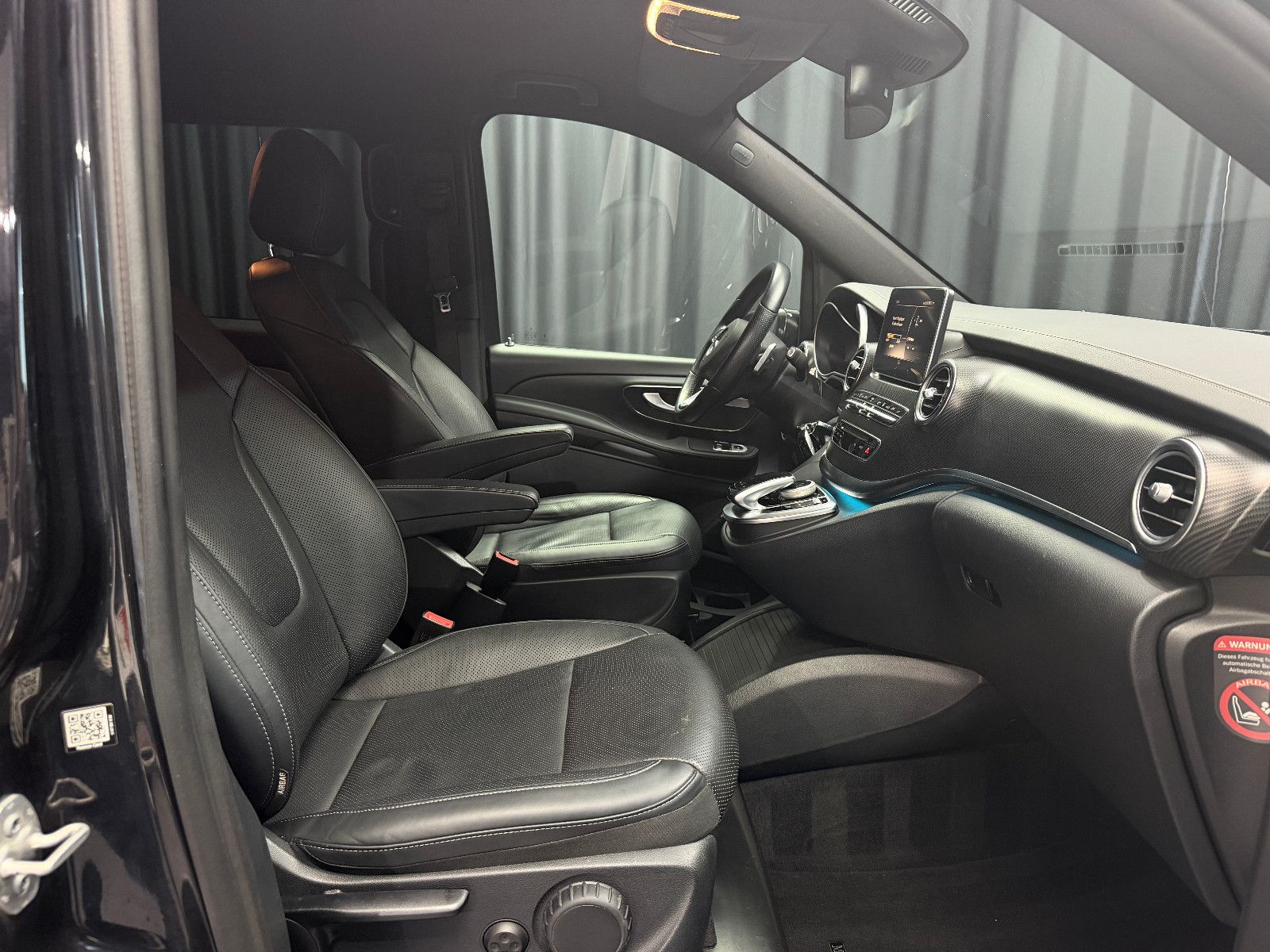 Fahrzeugabbildung Mercedes-Benz V 250d AVANTGARDE AMG EDITION lang|360°|AHK|LEDE