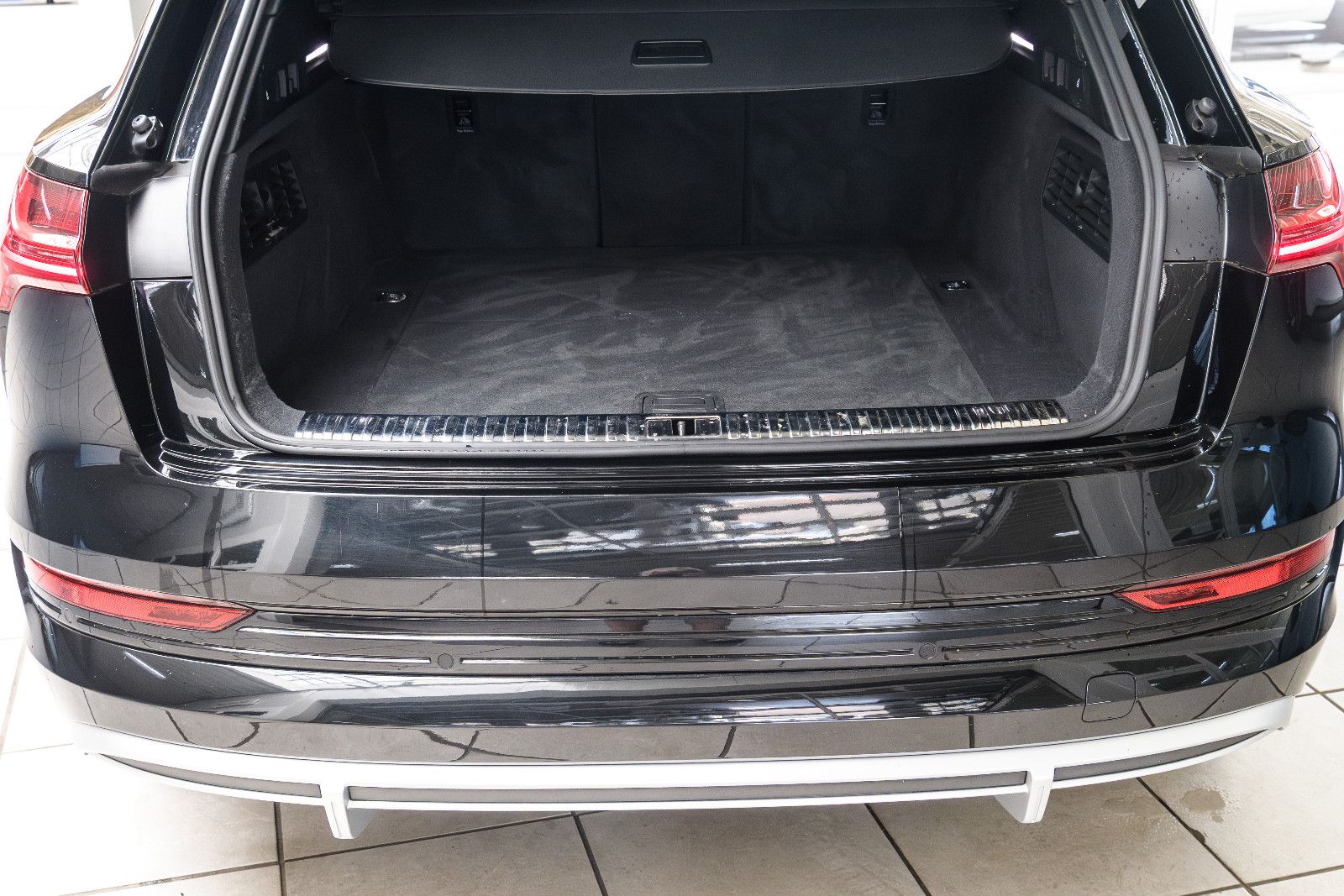Fahrzeugabbildung Audi e-tron 50 quattro S line NAVI/SZH/LED/RFK