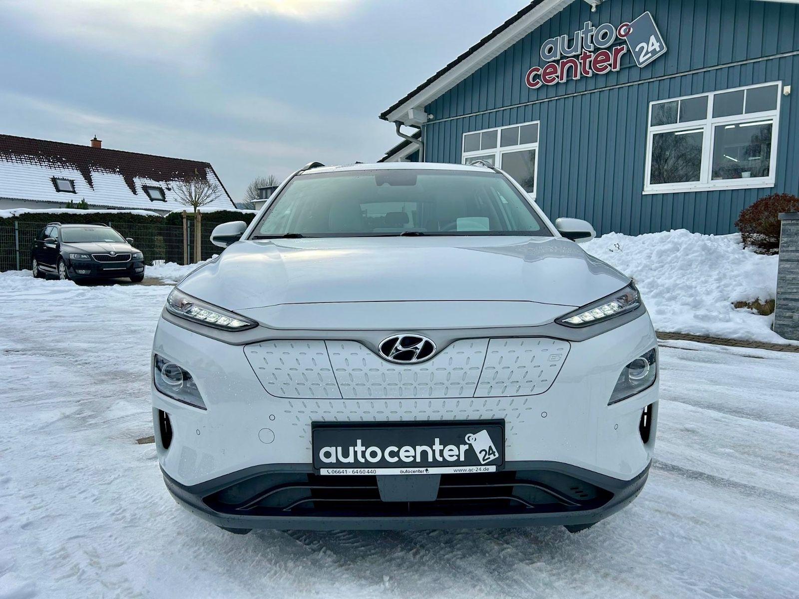 Fahrzeugabbildung Hyundai Kona Premium°64 kWh°Leder°CCS°HeadUp°1.Hand°