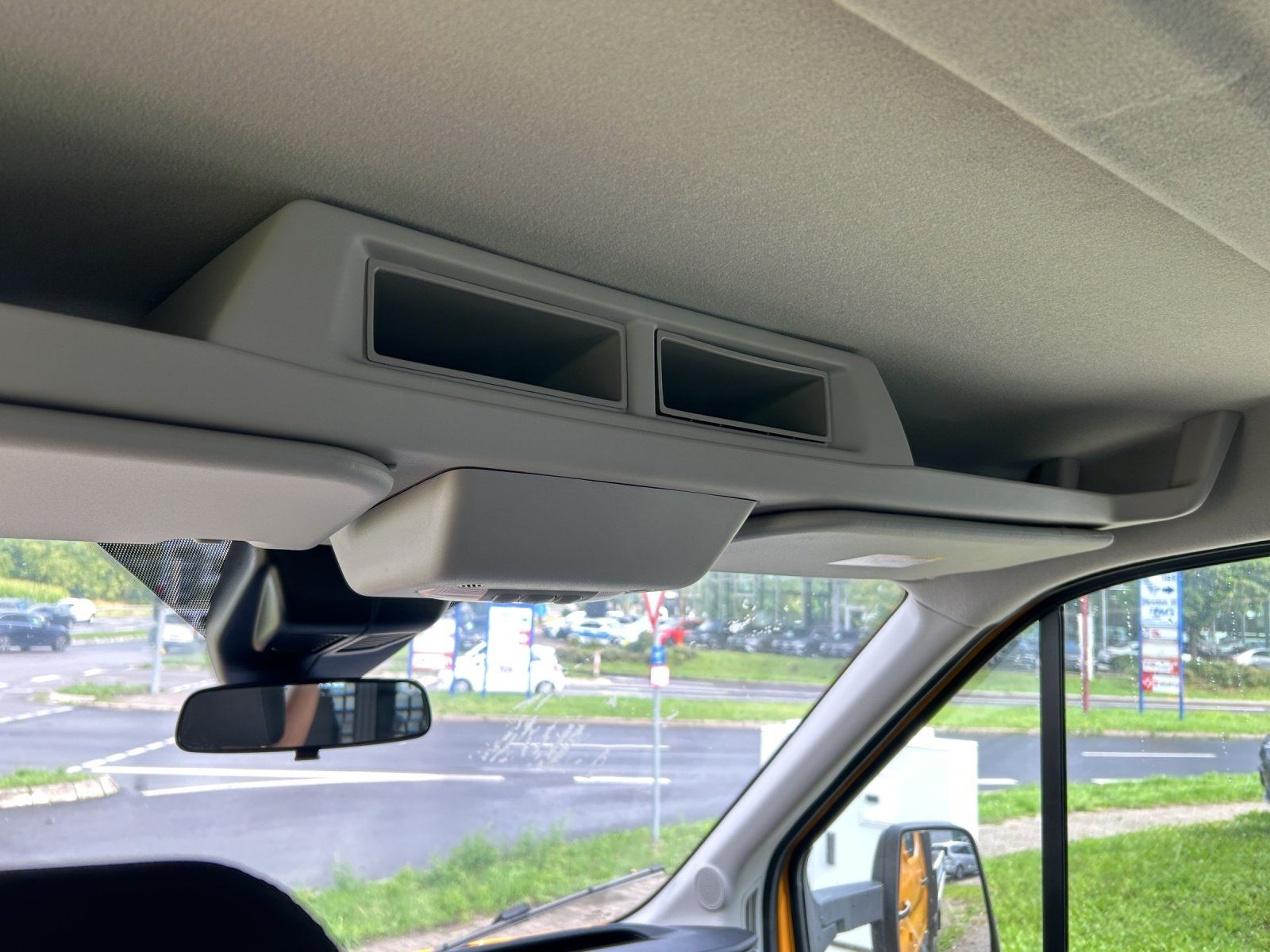 Fahrzeugabbildung Ford Transit DOKA Pritsche 350L2 Sonderfarbe GJR Tach