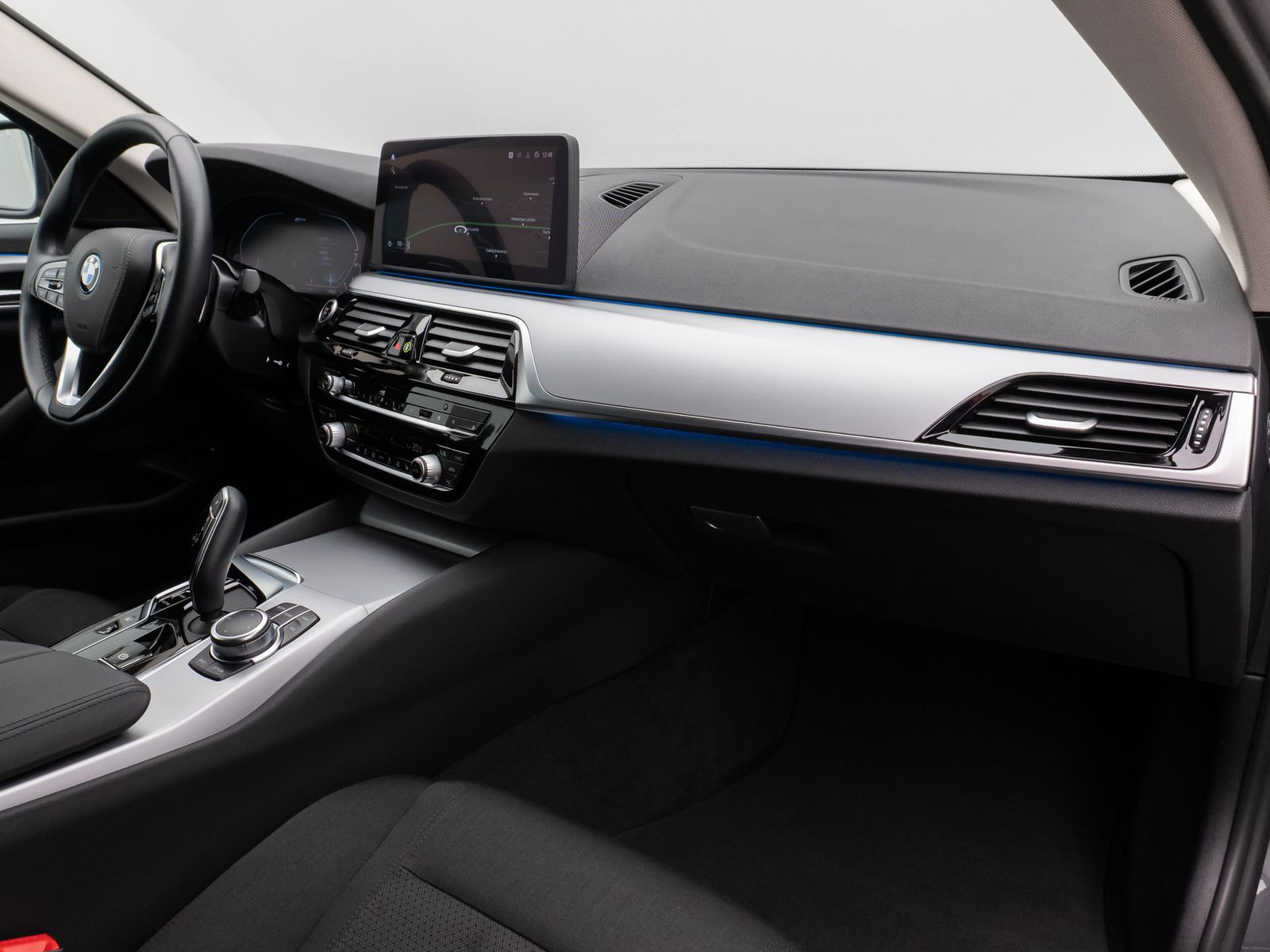 Fahrzeugabbildung BMW 530e HUD DAB HiFi CockPitPro PDC Komfort Alarm