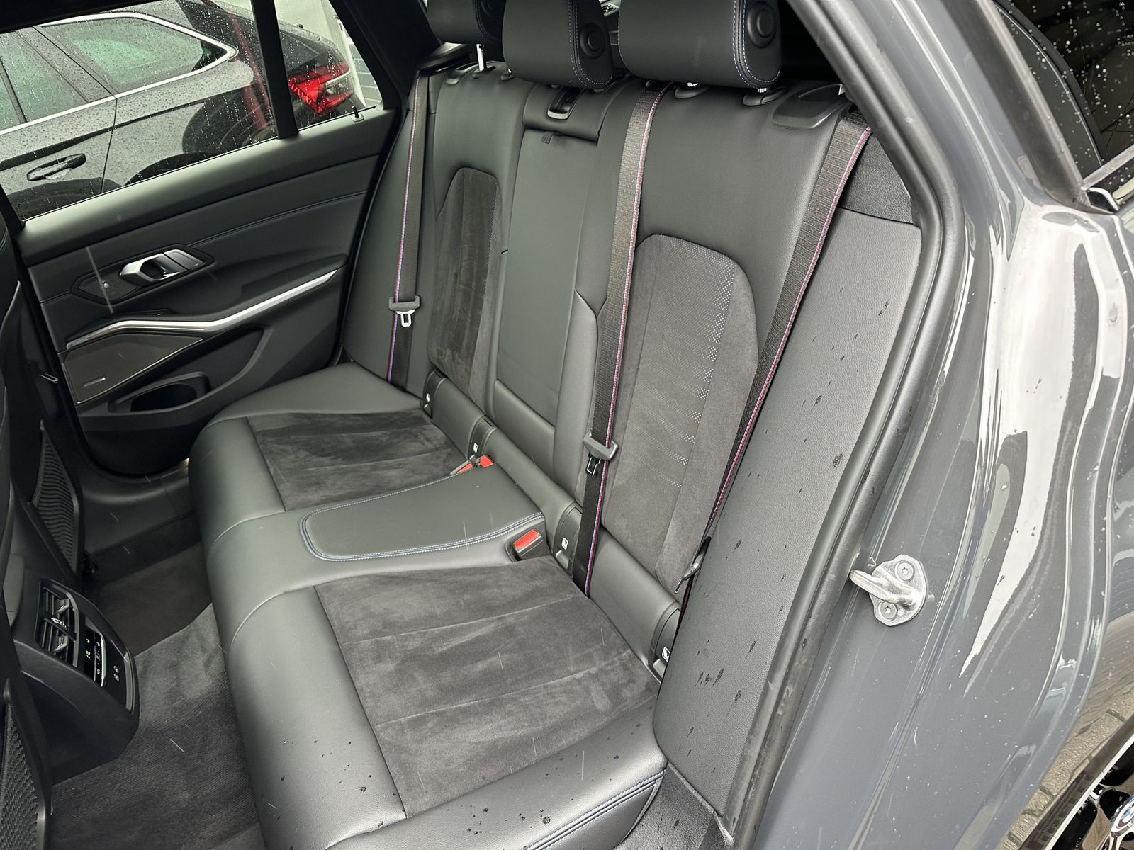 Fahrzeugabbildung BMW 330d Touring M-Sport NAV+LED+AHK+PANO+H&K+19ZOLL