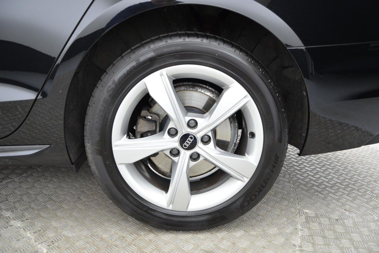 Fahrzeugabbildung Audi A4 Avant advanced 35 TDI 120kW S tr. Navi LED AH