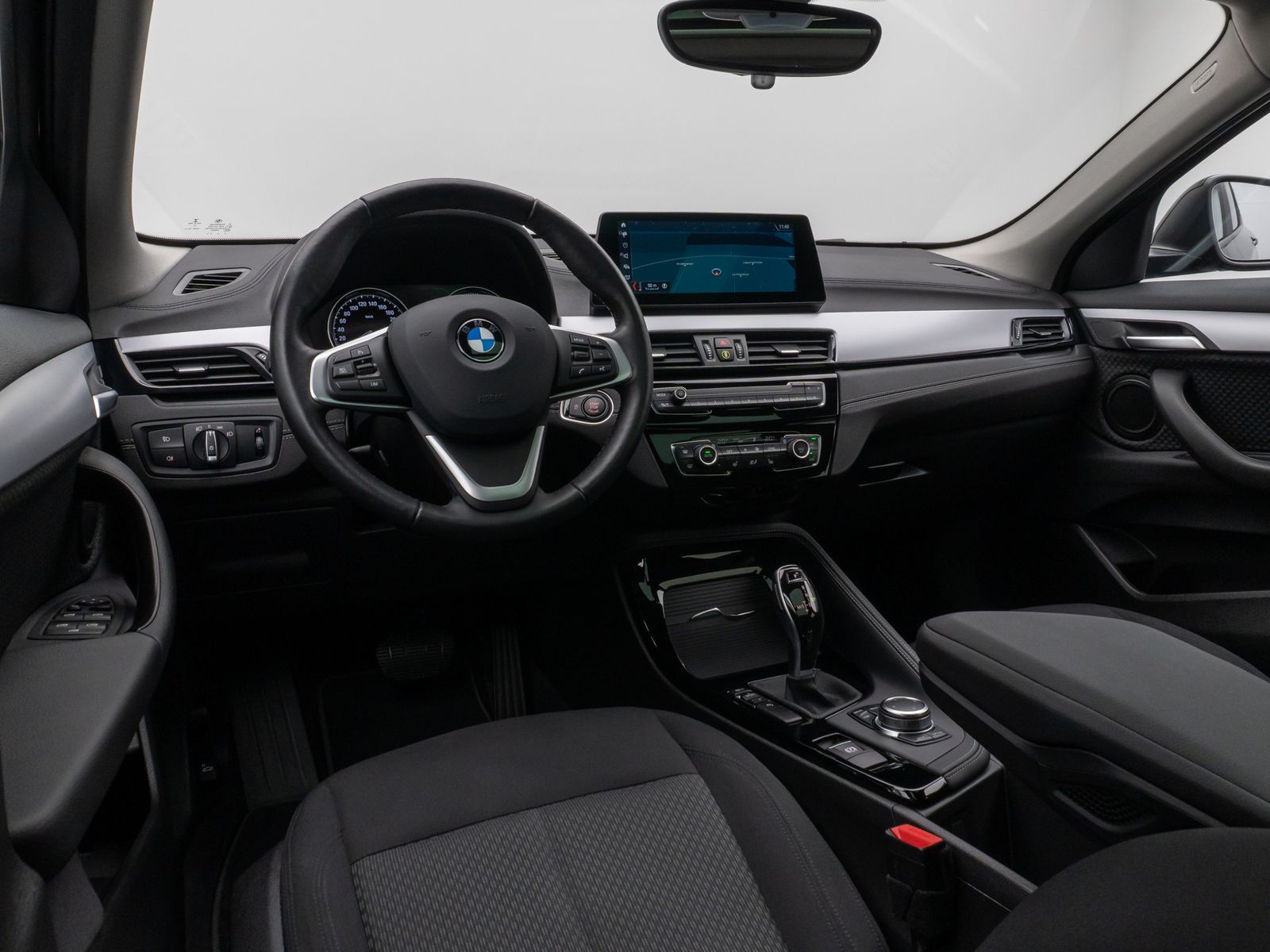 Fahrzeugabbildung BMW X2 sD20d Panorama NaviPlus HUD DAB HiFi Alarm