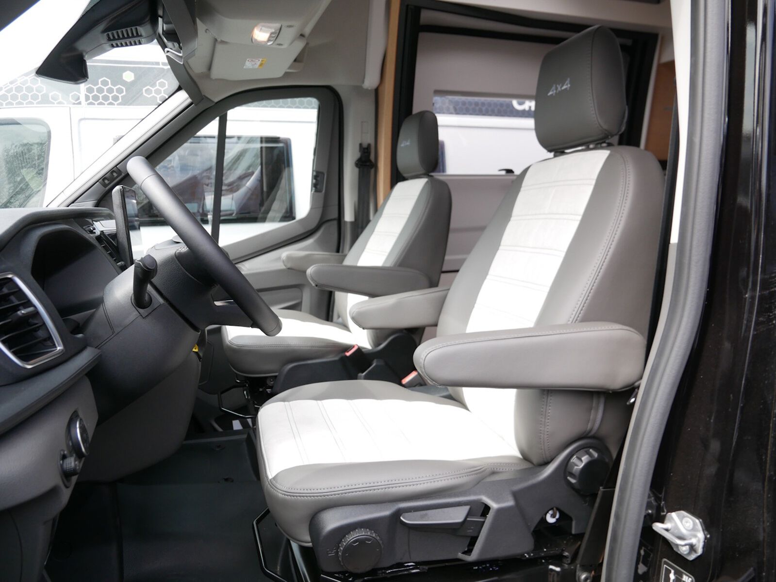 Fahrzeugabbildung Sunlight Cliff 4x4 590 Ford, 4x4, Markise