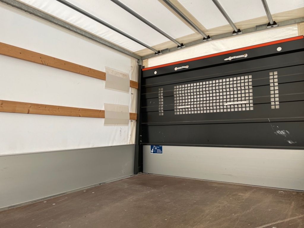 Fahrzeugabbildung Mercedes-Benz Sprinter 319 Doka Pritsche 3665 4x4 AHK, LED