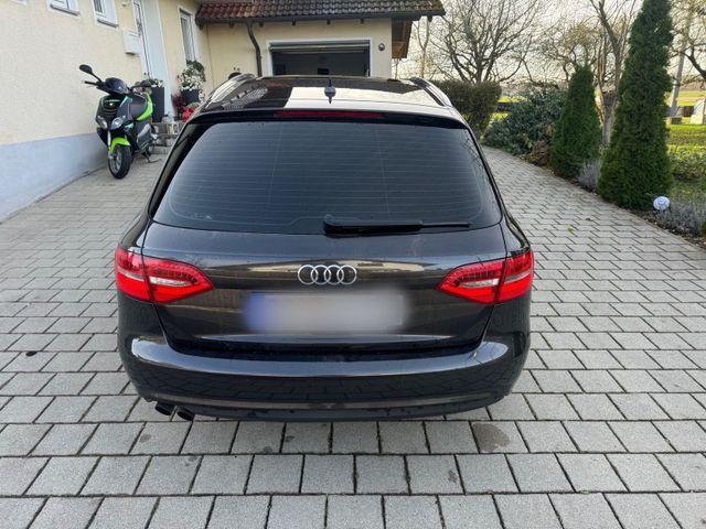 Audi a4 Avant MMI 2 s line Facelift.