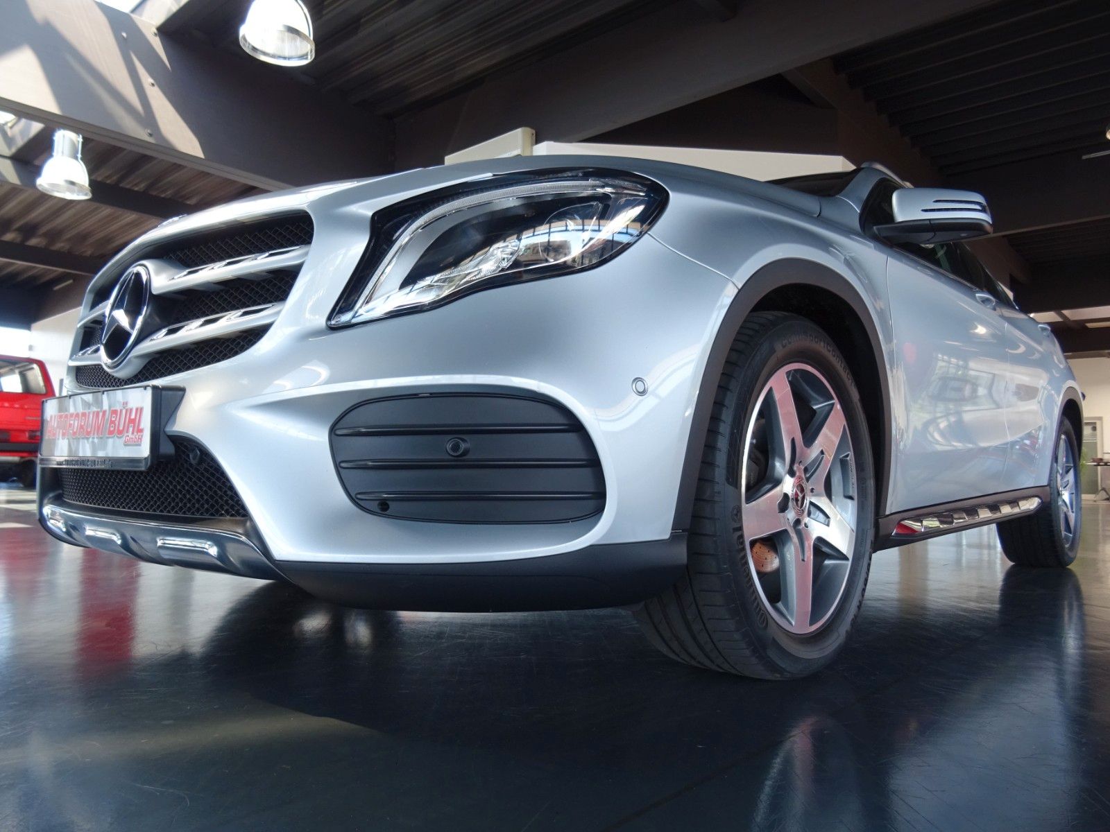 MERCEDES-BENZ GLA 200 AMG line/ Autom./ Navi./ LED/ PDC+Kamera