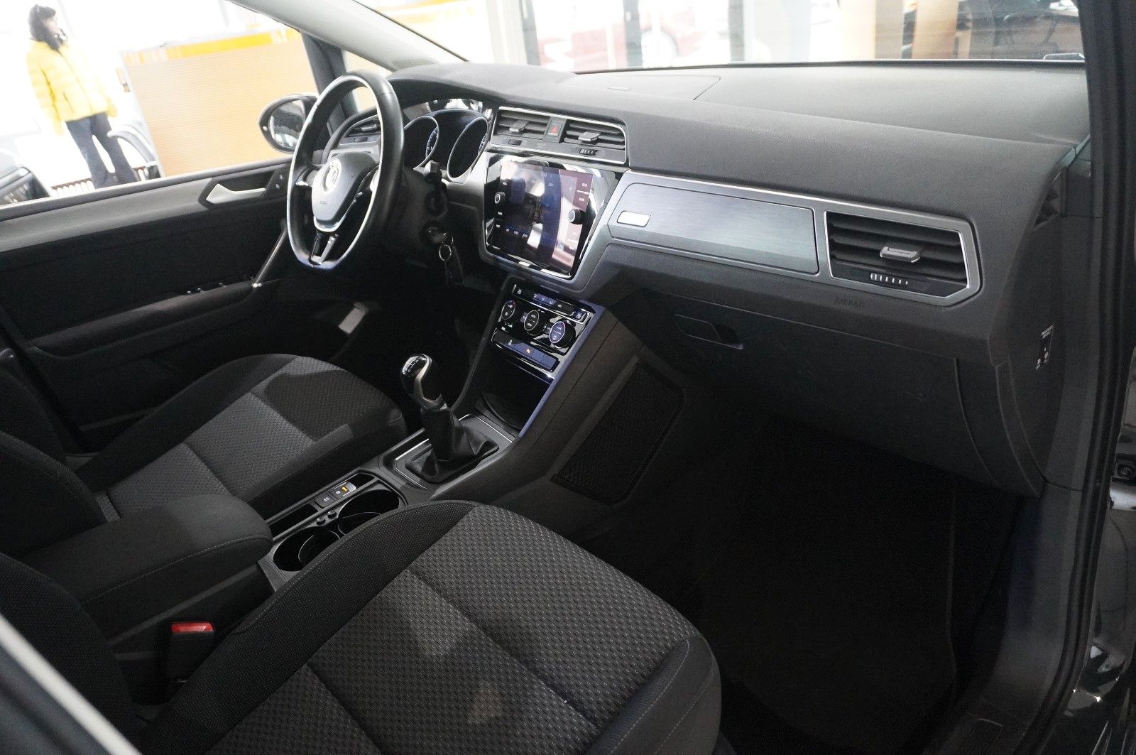 Fahrzeugabbildung Volkswagen Touran 2.0 TDI COMFORTLINE KLIMA/PDC/USB/ALU/BT