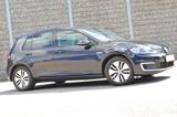 Volkswagen Golf VII Lim. e-Golf*NAVI*KLIMA*KAMERA*CAR-PLAY* - mit Elektro-Antrieb: Schwarz, Limousine