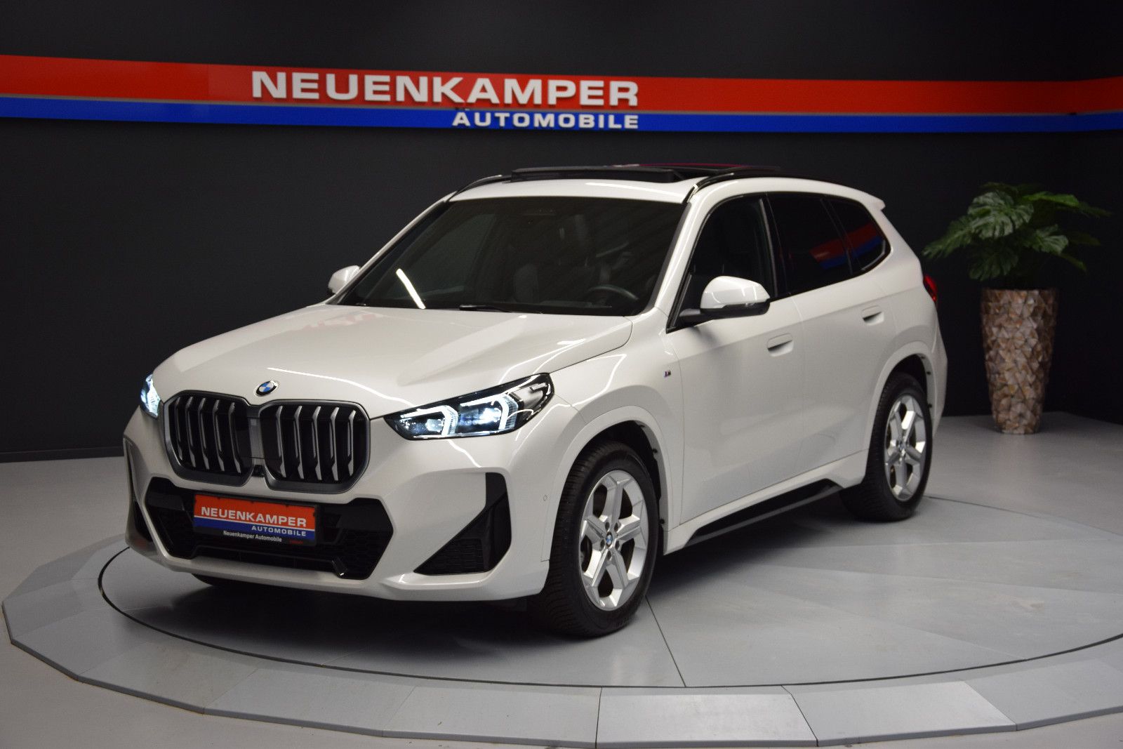 Fahrzeugabbildung BMW X1 sDrive 20 i M Sport Pano HuD Memory ACC Leder