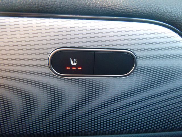 Fahrzeugabbildung Mercedes-Benz GLA 200 >AUT/LED/NAV/SHZ/Teilleder<