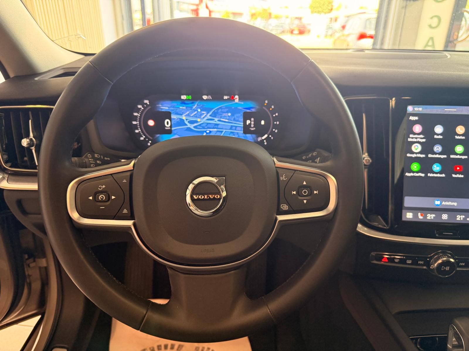 Fahrzeugabbildung Volvo V60 Kombi Core/ 1.HAND/SCHECKHEFT/8.FACH BEREIFT