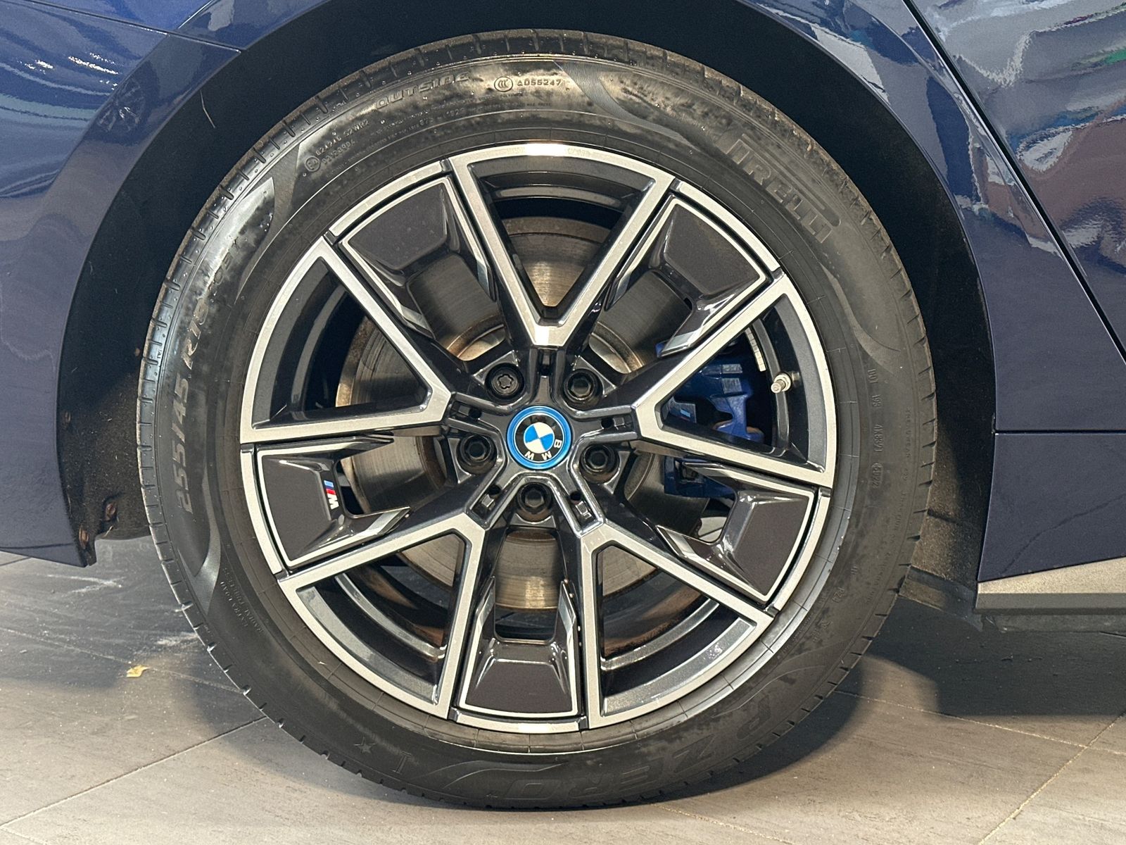 Fahrzeugabbildung BMW i4 GC eDrive40 M-Sport NAV+LED+GLASDACH+ACC+VC