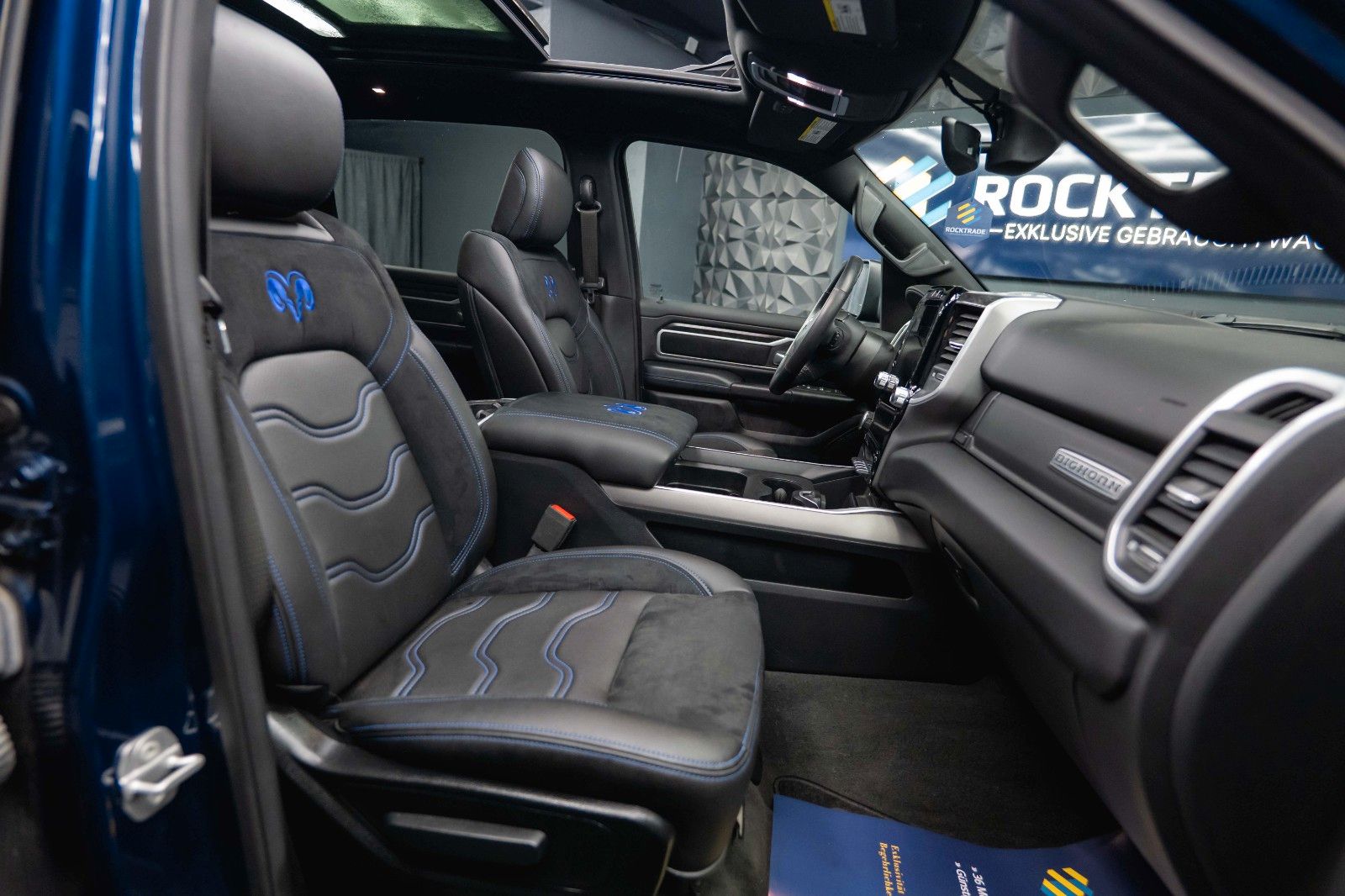 Fahrzeugabbildung Dodge RAM 5.7 V8 HEMI 4x4 NIGHT *Pano*LED* Unfallfrei